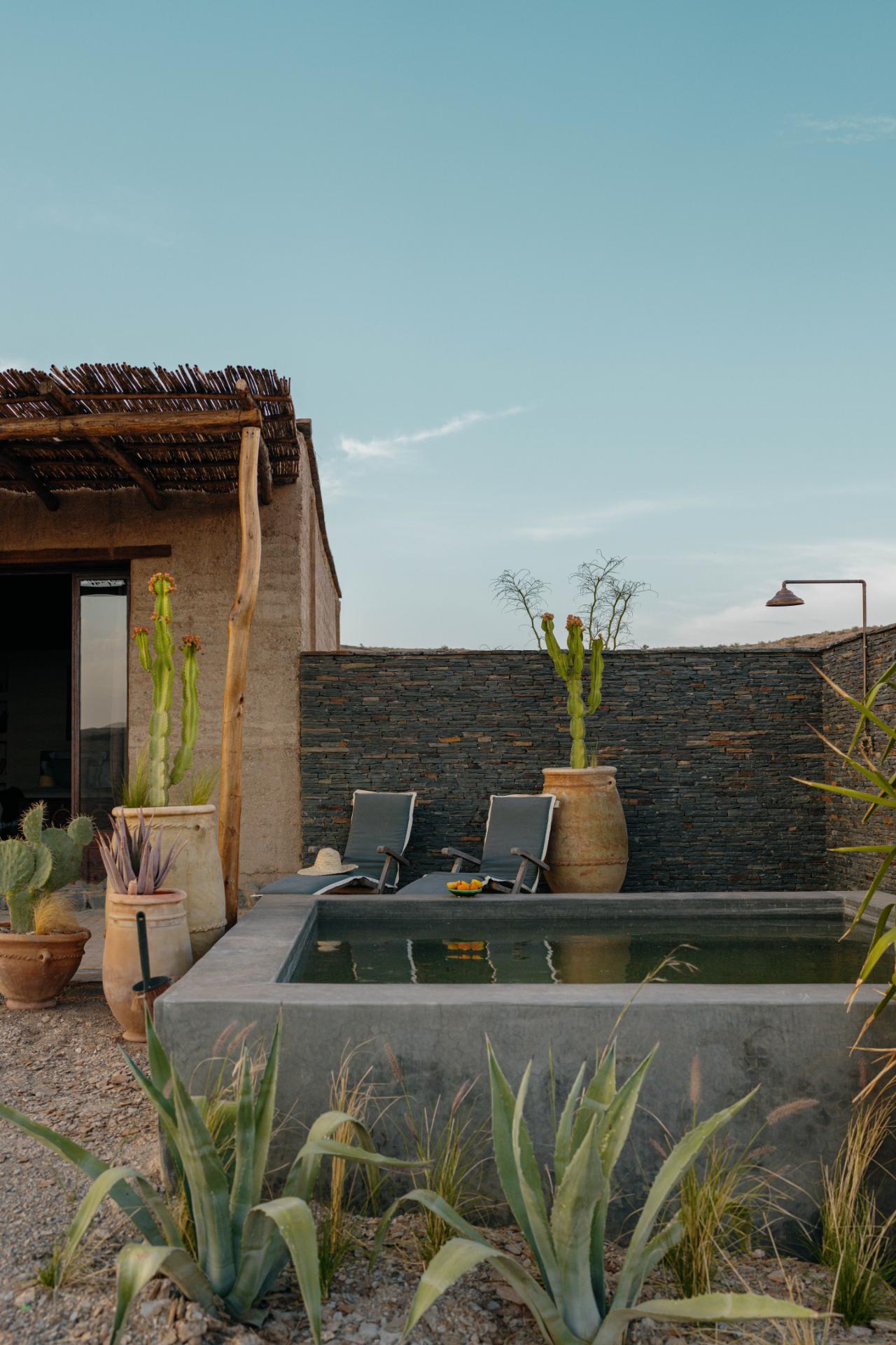 Nomad’s Land Marrakech : écolodge dans le désert d’Agafay avec hébergements, restaurant, spa, activités et expériences uniques